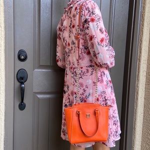 Stunning Dooney and Bourke Crossbody Bag✨